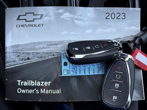 Used 2023 Chevrolet TrailBlazer LT image 29