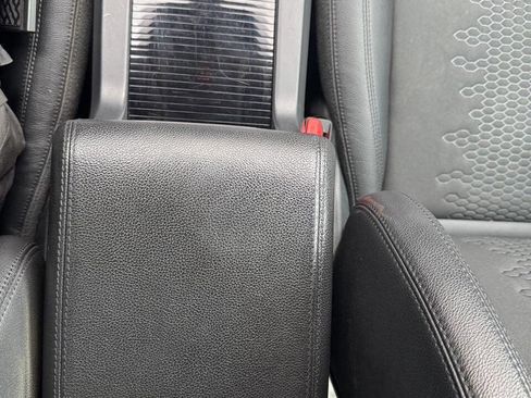 Used 2019 Land Rover Discovery Sport SE image 40