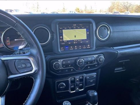 Used 2022 Jeep Wrangler Unlimited Sahara w/ Cold Weather Group AWD/4WD image 7