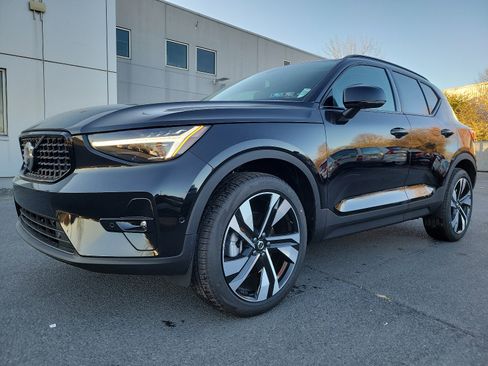 New 2025 Volvo XC40 B5 Plus w/ Protection Package Premier image 2