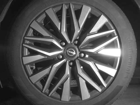 Used 2025 Nissan Altima 2.5 SV FWD image 14