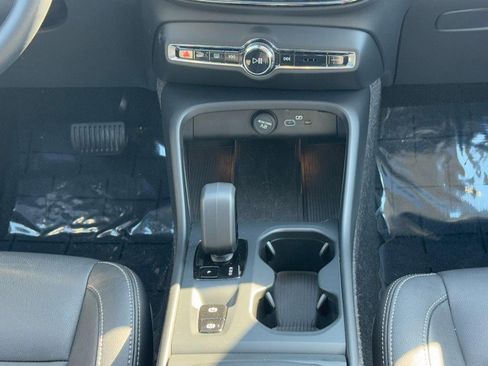 Certified 2025 Volvo XC40 B5 Core image 15