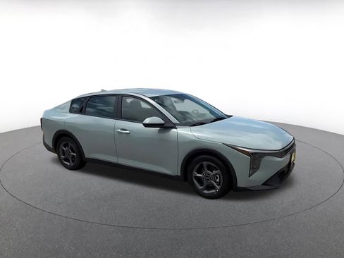 Used 2025 Kia K4 FWD image 2