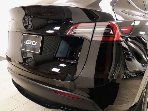 Used 2023 Tesla Model Y Long Range AWD/4WD image 98