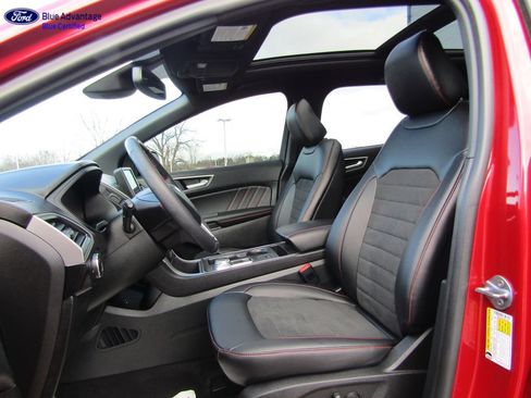 Certified 2024 Ford Edge ST-Line AWD/4WD image 3