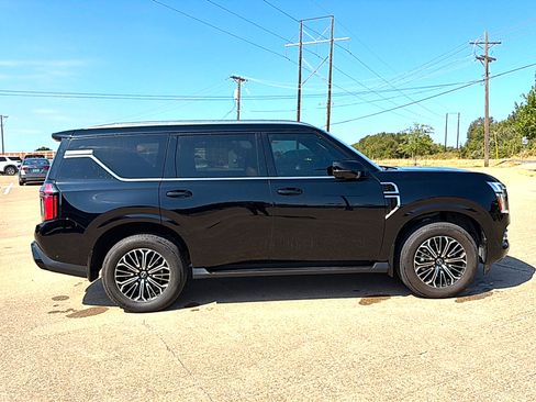 Used 2025 Nissan Armada SL w/ Captain's Chari Seat Package RWD image 4
