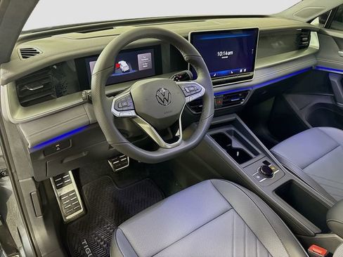 New 2026 Volkswagen Tiguan SE R-Line image 9