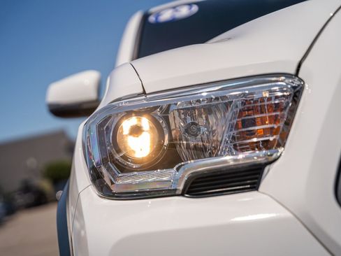 Used 2023 Toyota Tacoma TRD Off-Road AWD/4WD image 13