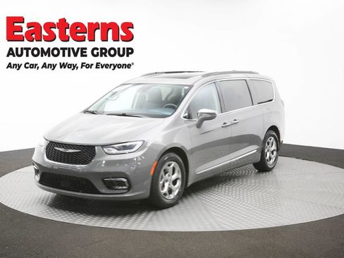 Used 2022 Chrysler Pacifica Limited FWD image 53