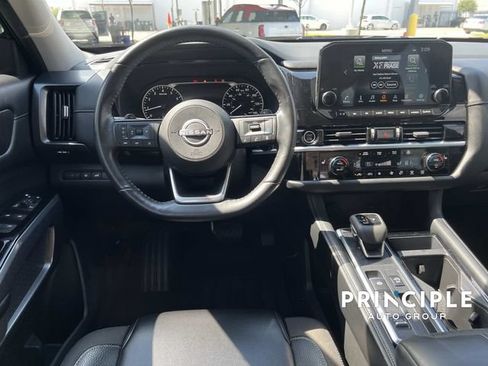 Used 2024 Nissan Pathfinder SL FWD image 31