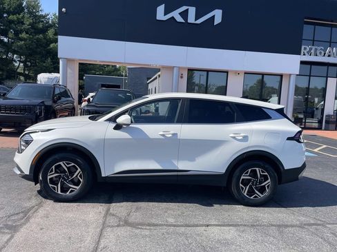 Used 2024 Kia Sportage LX AWD/4WD image 2
