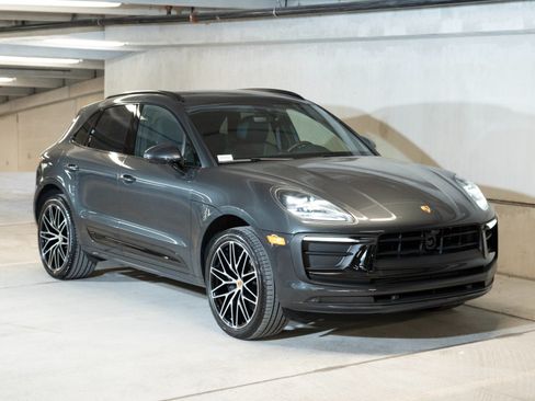 Certified 2026 Porsche Macan AWD/4WD image 7