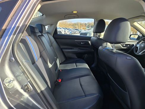 Used 2018 Nissan Altima 2.5 SR w/ SR Midnight Edition image 12