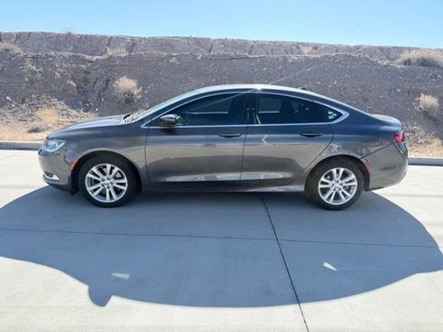 Used 2017 Chrysler 200 Limited Platinum w/ Comfort & Convenience Group FWD image 5