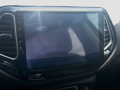 Used 2020 Jeep Compass Latitude FWD image 13