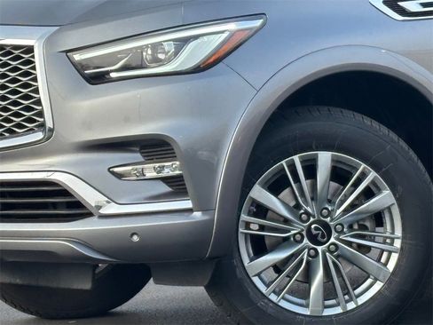 Used 2019 INFINITI QX80 Luxe w/ All-Season Package image 3