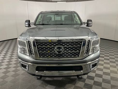 Used 2018 Nissan Titan SV w/ SV Convenience Package image 2