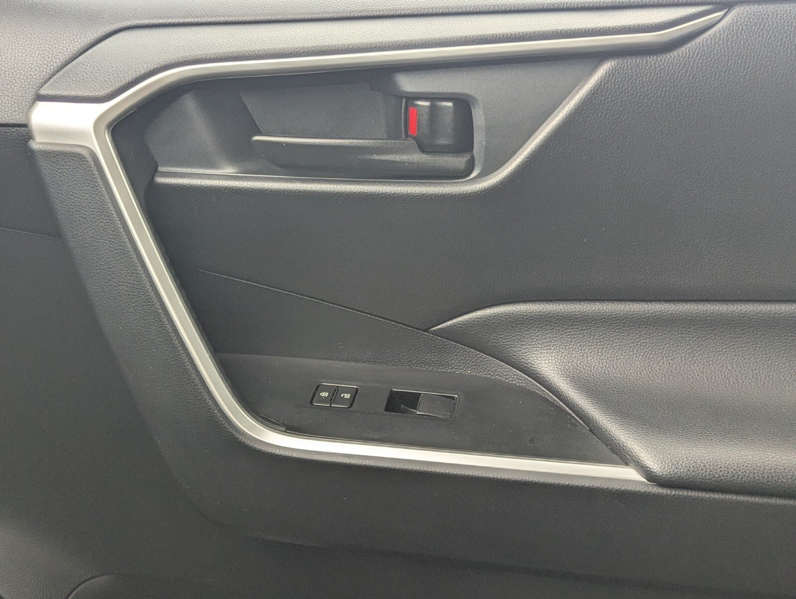 Used 2021 Toyota RAV4 LE FWD image 38