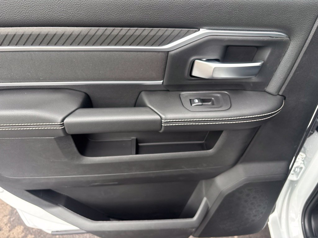 New 2027 RAM 3500 Big Horn AWD/4WD image 30