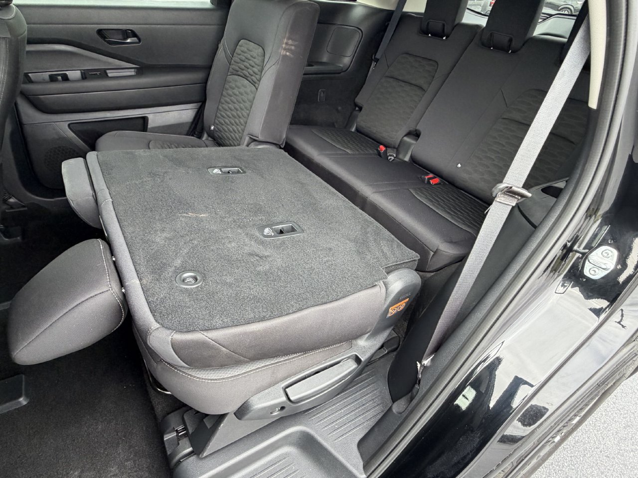 Certified 2025 Nissan Pathfinder SV FWD image 16