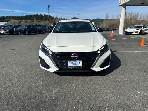 Used 2025 Nissan Altima 2.5 SV image 7