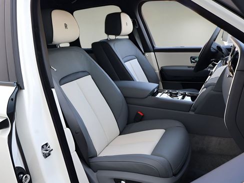 New 2026 Rolls-Royce Cullinan AWD/4WD image 26