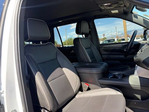 Used 2024 GMC Yukon SLT w/ SLT Premium Package AWD/4WD image 38