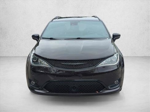 Used 2019 Chrysler Pacifica Limited w/ Advanced Safetytec Group FWD image 2