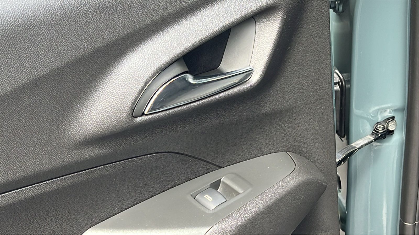 Certified 2025 Chevrolet Trax LT FWD image 12