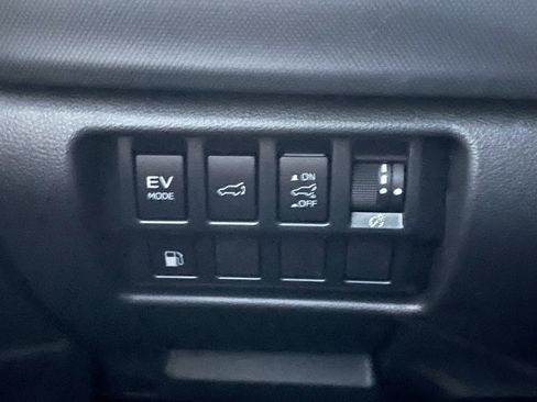 New 2025 Subaru Forester Limited image 32