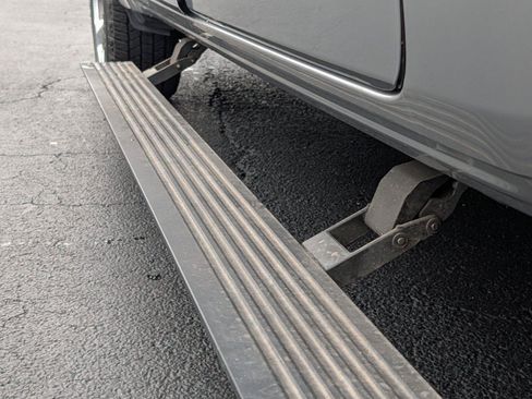 Used 2022 RAM 1500 Limited AWD/4WD image 40