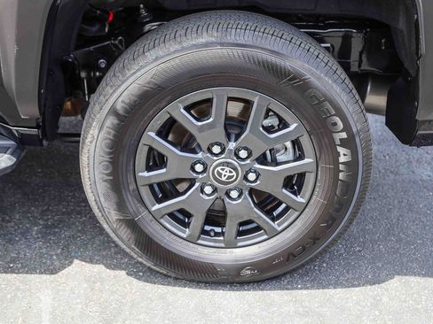 Certified 2025 Toyota 4Runner SR5 AWD/4WD image 10