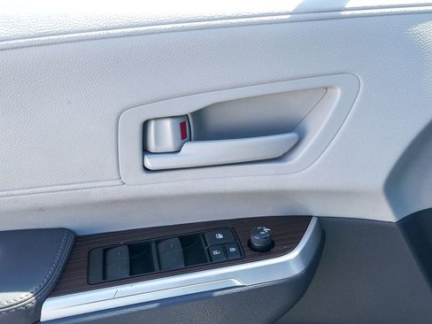 Used 2022 Toyota Sienna LE AWD/4WD image 19