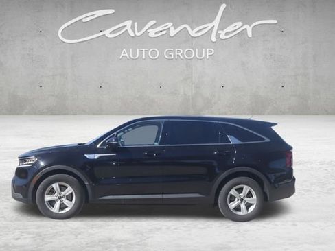Used 2023 Kia Sorento LX image 4