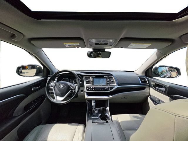 Used 2018 Toyota Highlander Limited FWD image 12