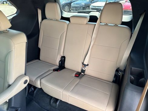 Used 2025 Buick Enclave Preferred FWD image 29