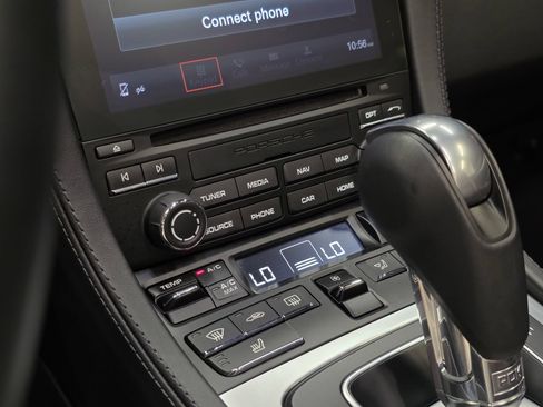 Used 2021 Porsche 718 Boxster RWD image 28
