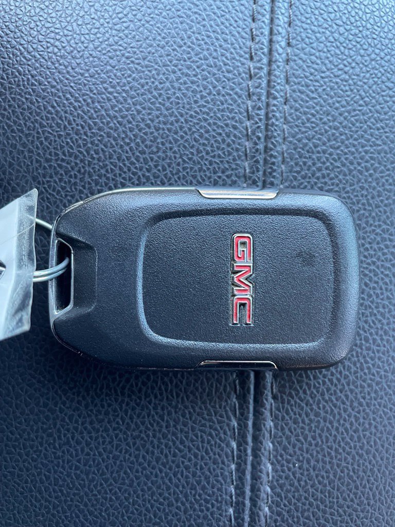 Used 2024 GMC Terrain SLE w/ Driver Convenience Package FWD image 20