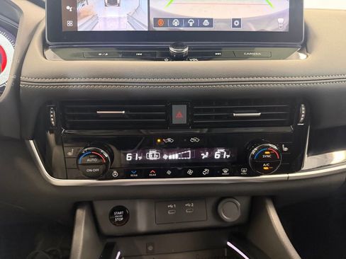 Used 2025 Nissan Rogue SL w/ SL Premium Package image 25