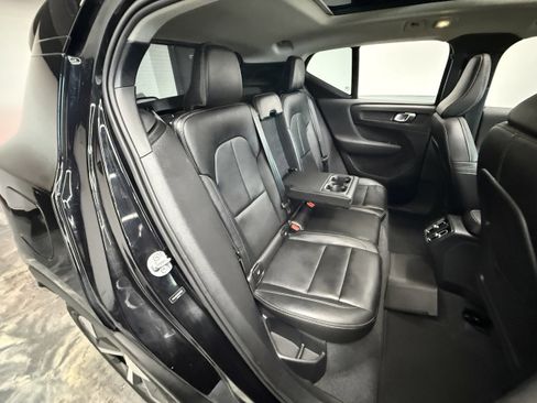 Used 2024 Volvo XC40 B5 Plus image 24
