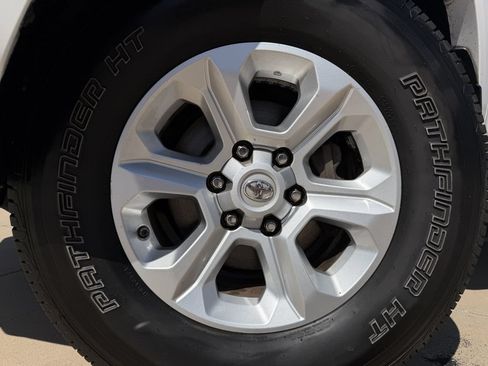 Used 2017 Toyota 4Runner SR5 Premium RWD image 9