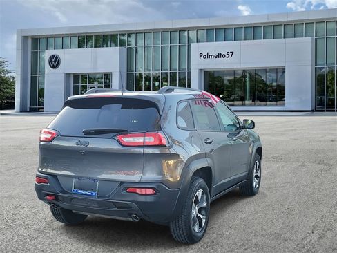 Used 2018 Jeep Cherokee Trailhawk image 6