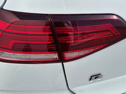 Used 2018 Volkswagen Golf R 4-Door AWD/4WD image 32