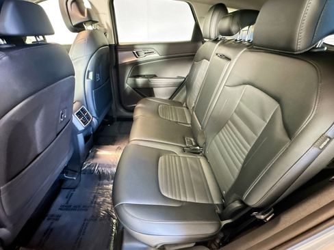 Used 2025 Kia Sportage SX image 23