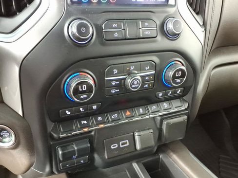 Used 2020 Chevrolet Silverado 1500 LTZ AWD/4WD image 24