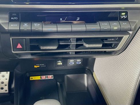 Used 2025 Toyota Camry SE image 16