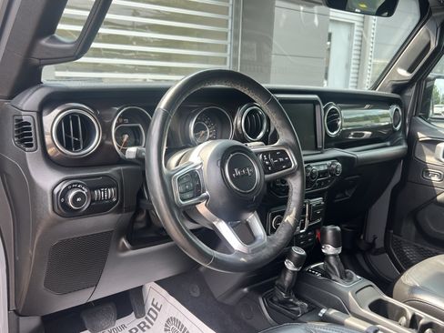Used 2019 Jeep Wrangler Unlimited Sahara AWD/4WD image 21