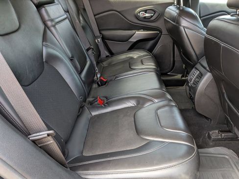 Used 2019 Jeep Cherokee Latitude Plus FWD image 27