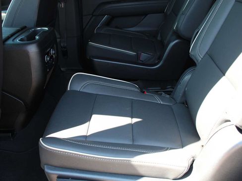 Used 2023 Chevrolet Tahoe Premier AWD/4WD image 32