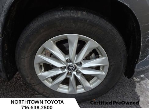 Used 2023 Toyota Corolla Cross LE image 2